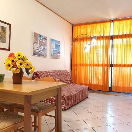 Isa-melograni 4 Beds With Common Swimming Pool 350 Mt From The Sea