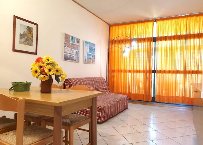 Isa-melograni 4 Beds With Common Swimming Pool 350 Mt From The Sea